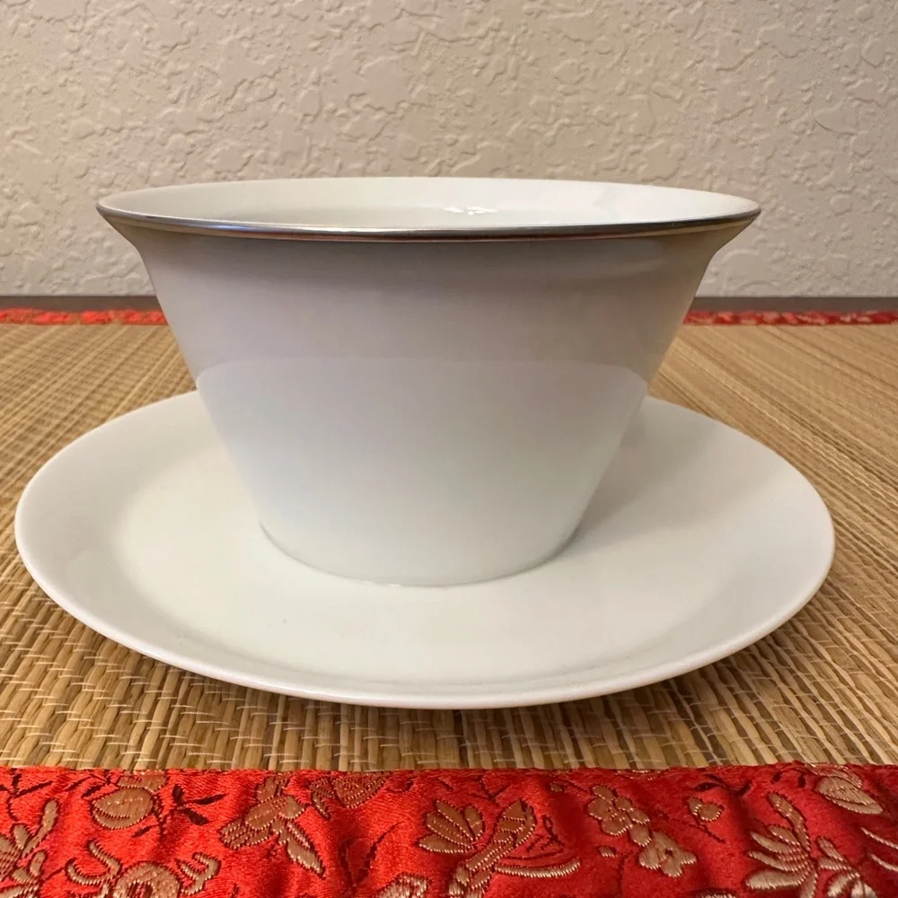 Rosenthal Germany Studio-line Evensong white and platinum gravy boat